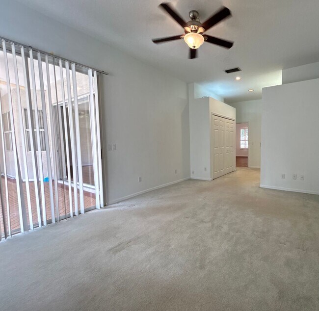 Building Photo - Beautiful Home with Water View in Eastwood!