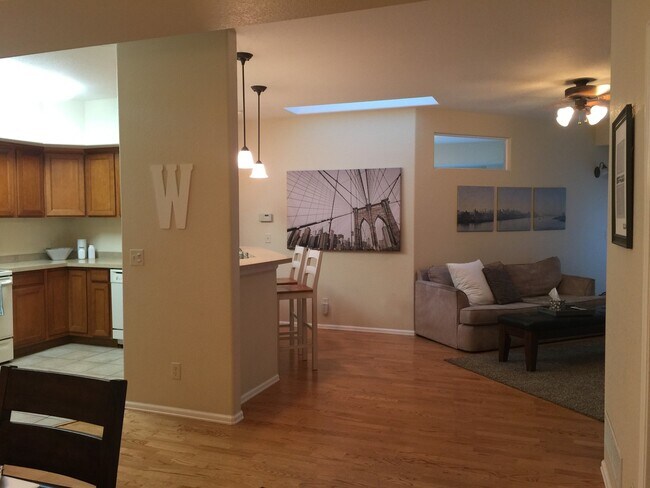 Building Photo - 1995 Montura View