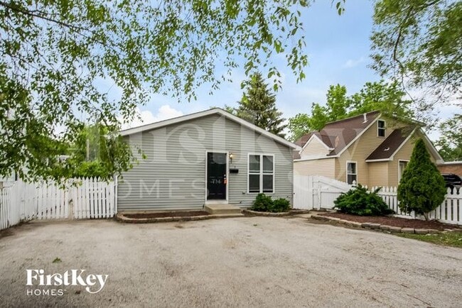 Building Photo - 319 Fairlawn Dr