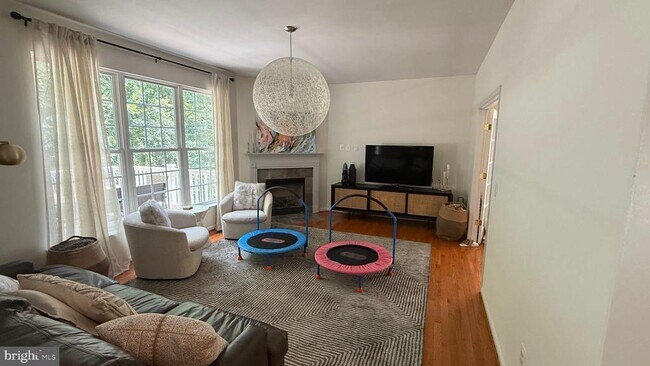 Building Photo - 7567 Lindberg Dr