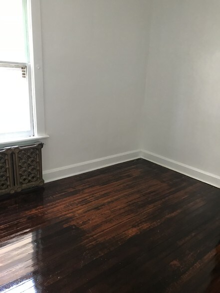 Building Photo - 639 Morris St