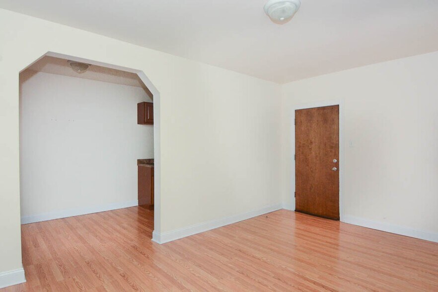 Building Photo - 2600 N Kimball Ave