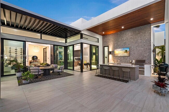 Building Photo - 3701 NE 26th Ave