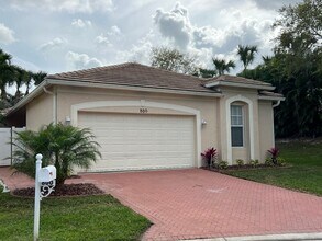Building Photo - * Coming Soon* 2 Bedroom with Den, 2 Bath in Lake Forest in Saint Lucie west