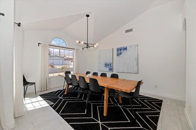 Building Photo - 53245 Avenida Martinez