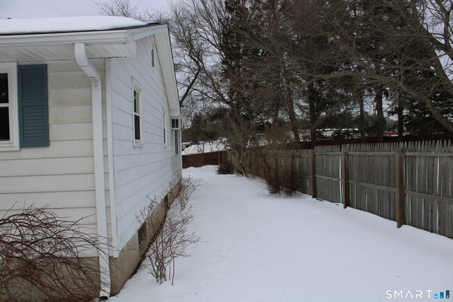 Building Photo - 14 Knollwood Dr