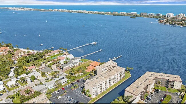 Building Photo - 896 N Federal Hwy