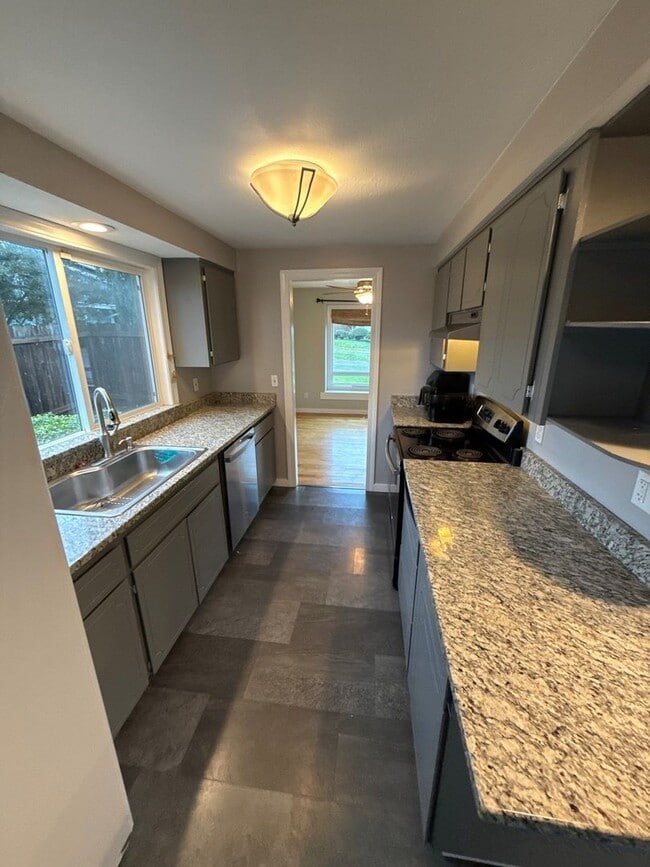 Building Photo - 3677 Carmelle Ct NE