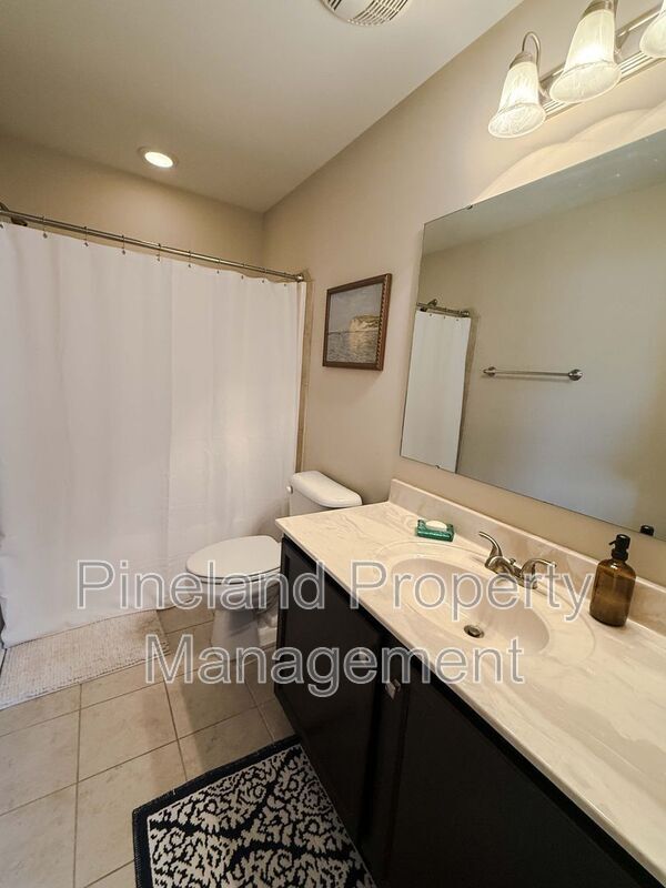 Building Photo - 246 Stockbridge Dr