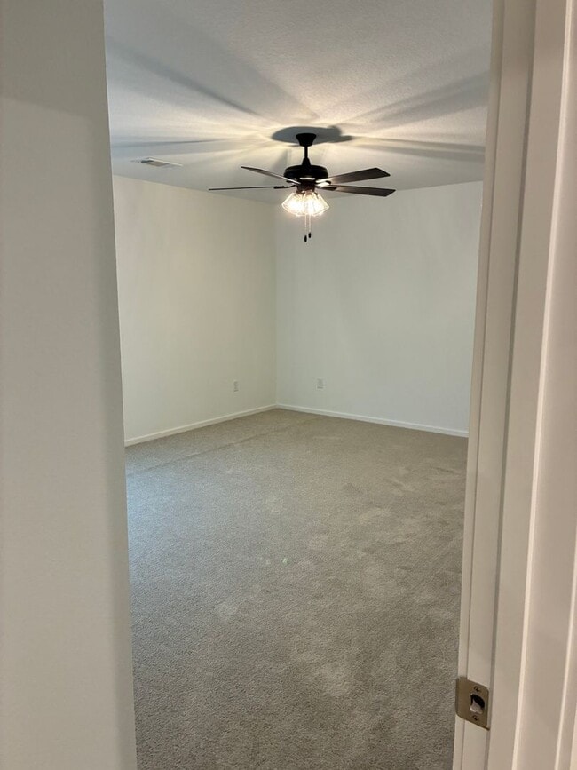 Building Photo - 1406 Manor Ct