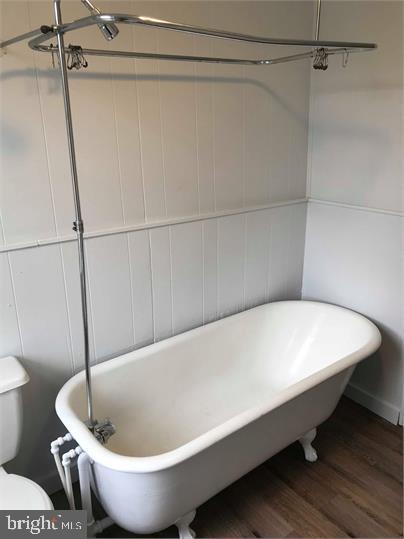 Building Photo - 305 E Chestnut St