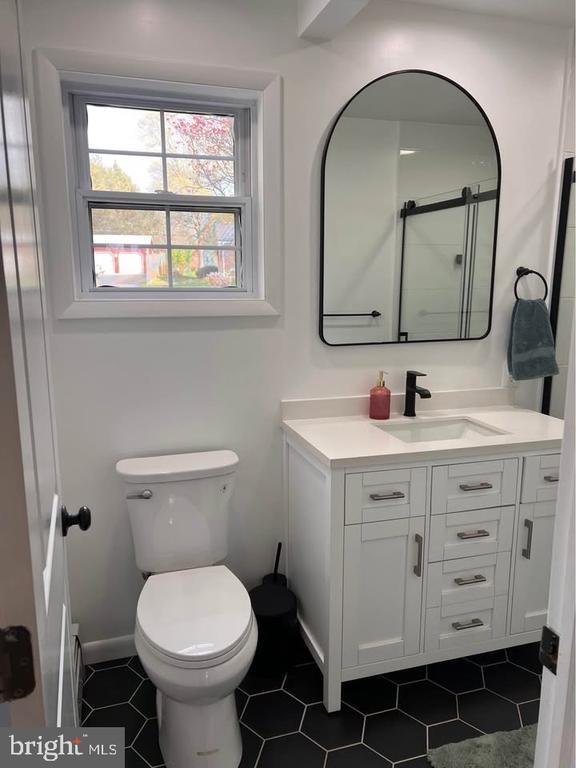 Building Photo - 6122 Rolling View Dr