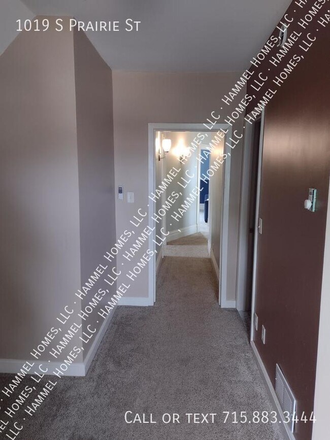 Building Photo - 1019 S Prairie St