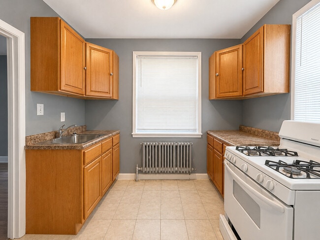 Building Photo - 5520 Addison St