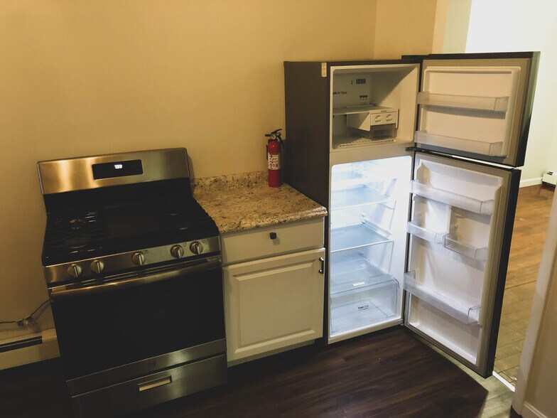Kitchen 2m - 33 Tingley St