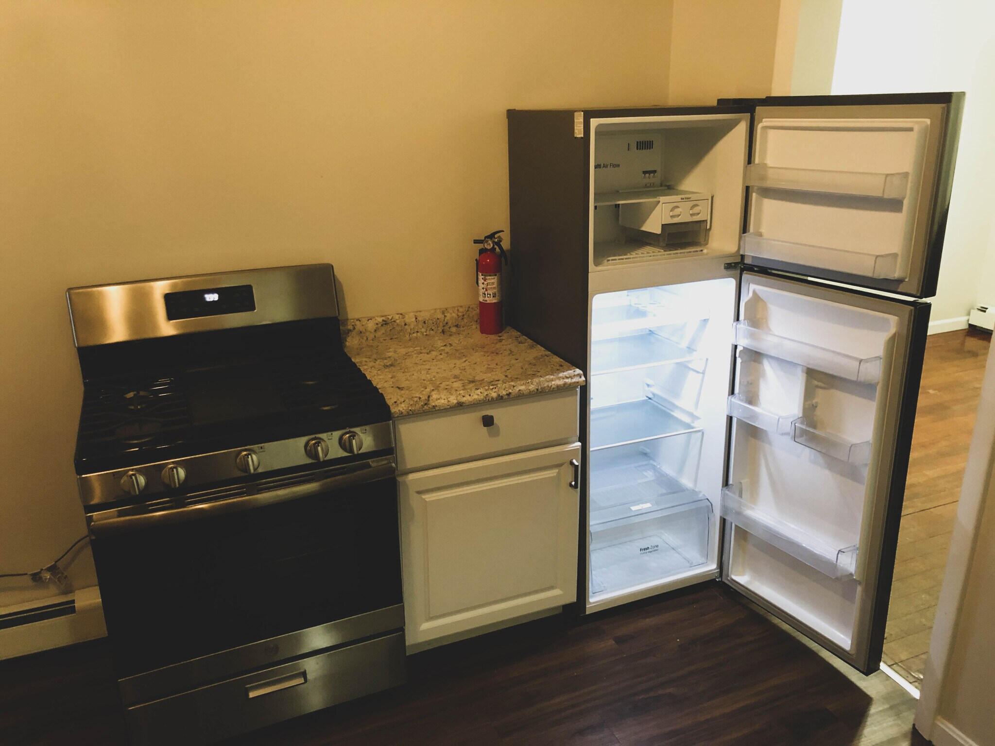 Kitchen 2m - 33 Tingley St