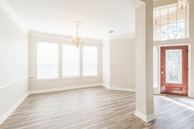 Building Photo - 5911 Brook Bend Dr