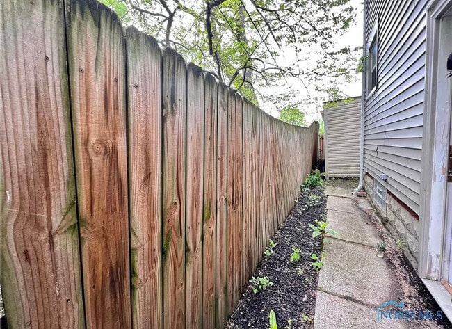 Building Photo - 123 Central Ave