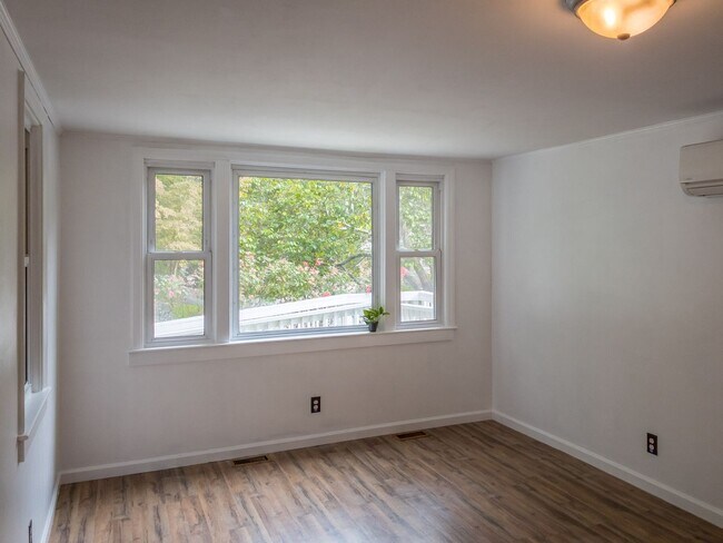 Building Photo - Beautiful Three-Bedroom with Fenced Yard i...
