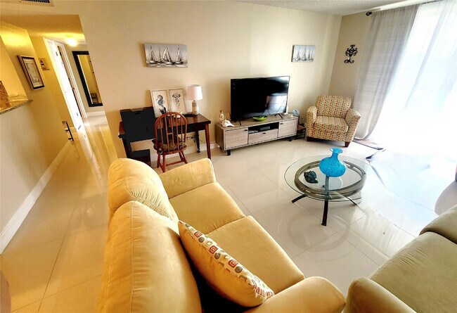 Building Photo - 1009 N Ocean Blvd