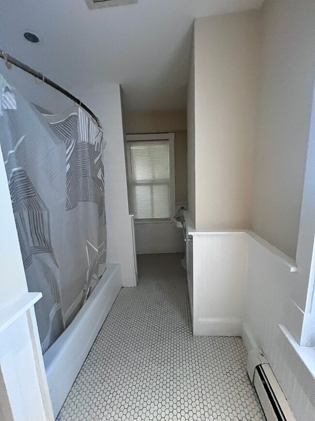 Building Photo - NO FEE!!  MASSIVE MISSION HILL 6 BED/3 BATH available 9/1/2026