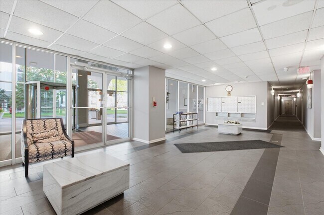 Building Photo - 9001 Golf Rd