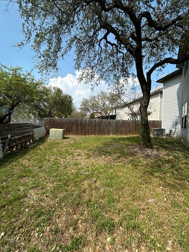 Building Photo - 407 Bluegrass Creek