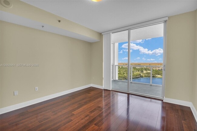 Building Photo - 2681 N Flamingo Rd