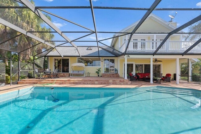 Building Photo - 1801 SE Hillmoor Dr