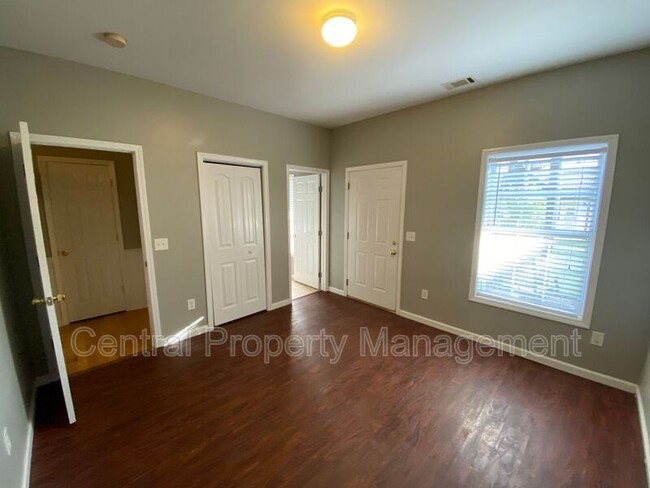 Building Photo - 17 Annacey Pl