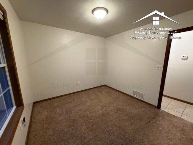 Building Photo - Sabre Circle 497–499 Duplex