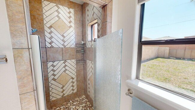 Building Photo - 3-Bedroom/2.5-Bathroom in Alamogordo, NM