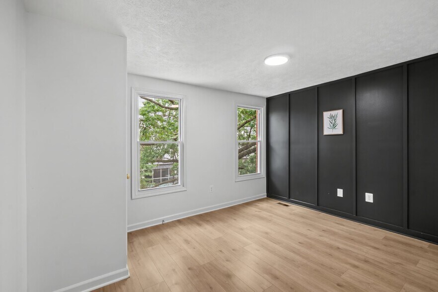 Building Photo - 112 N Schroeder St