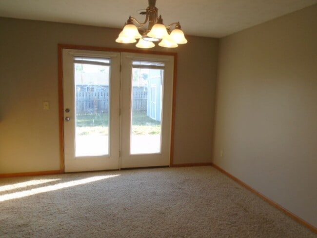 Building Photo - 211 William Dr