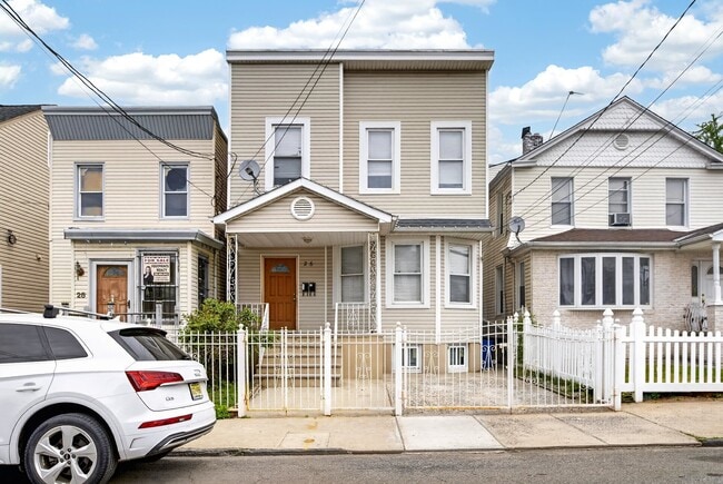 Building Photo - 26 Gautier Ave