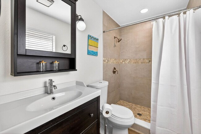 Building Photo - 11702 Moffat Ave