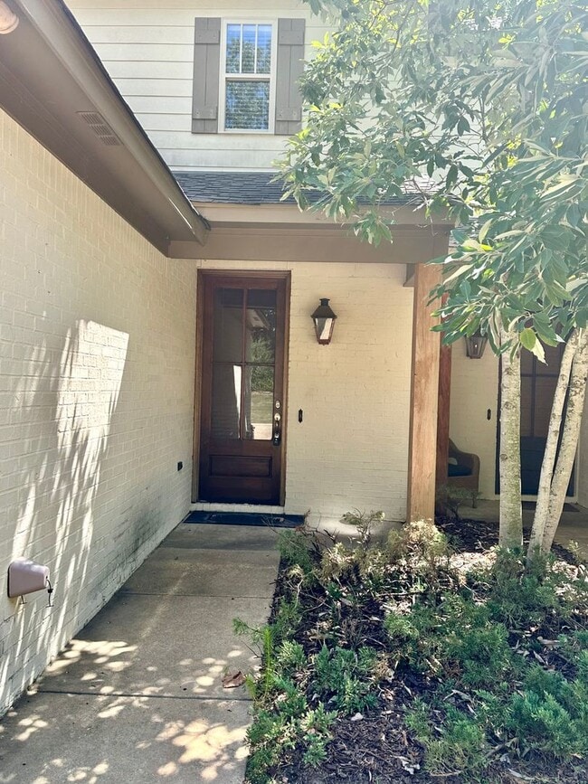 Building Photo - Beautiful 2 Bed/ 2.5 Bath Townhome In Gate...