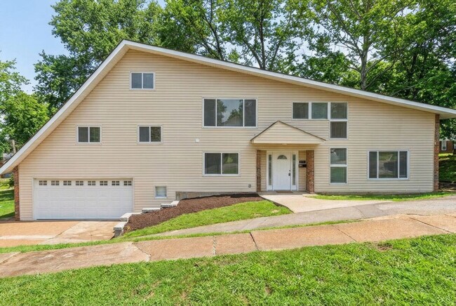 Building Photo - 3720 Greengrass Dr