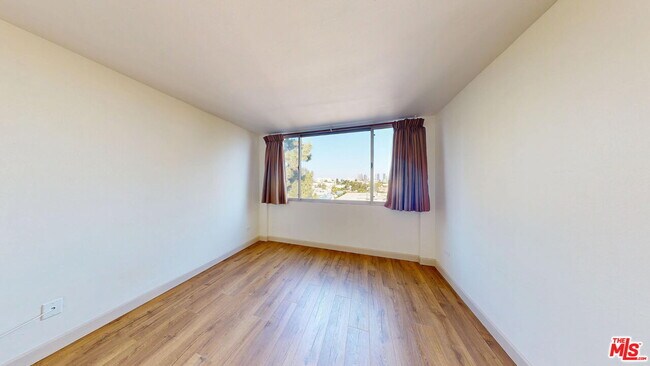 Building Photo - 421 La Fayette Park Pl