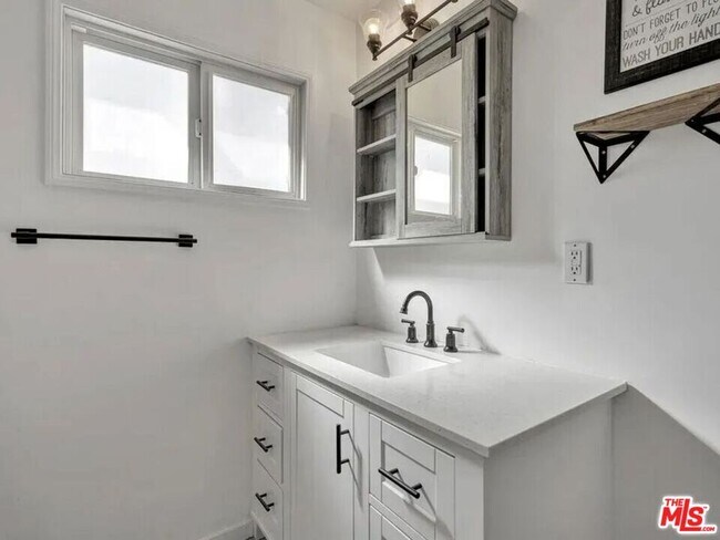 Building Photo - 28040 Ermine Pl