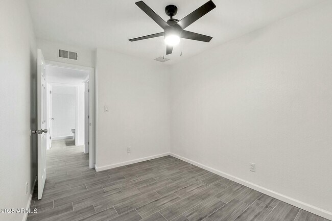 Building Photo - 3922 E Dahlia Dr