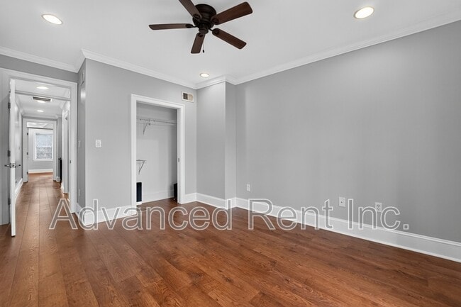 Building Photo - 528 S Curley St