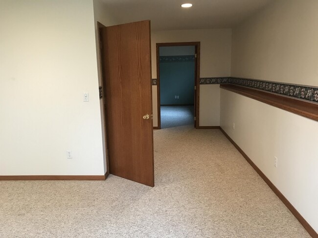 Building Photo - 783 Holly Creek Dr