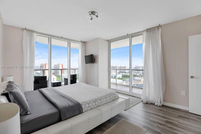 Building Photo - 16699 Collins Ave