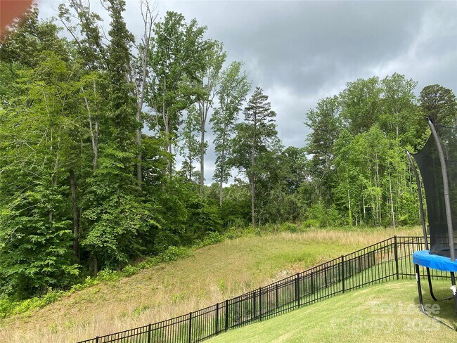 Building Photo - 1076 Thoroughbred Dr.