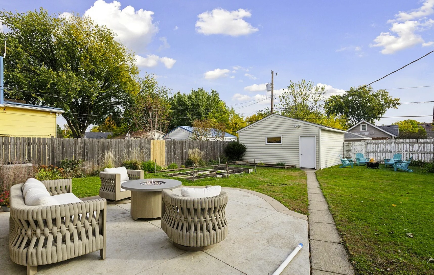 Building Photo - 5749 Pleasant Ave