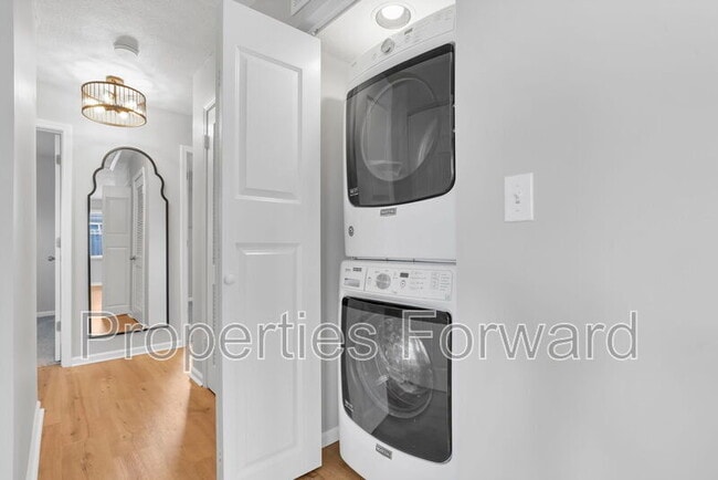 Building Photo - 4355 Maplegrove Dr