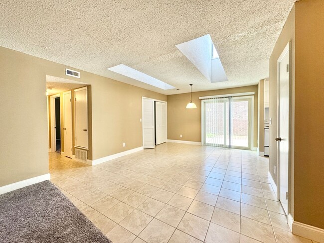 Building Photo - Holden Village Townhome Available - Newly Renovated