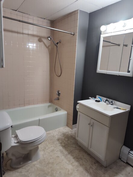 Building Photo - 59 Old River Rd