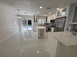 Building Photo - 18908 Bob-O-Link Dr